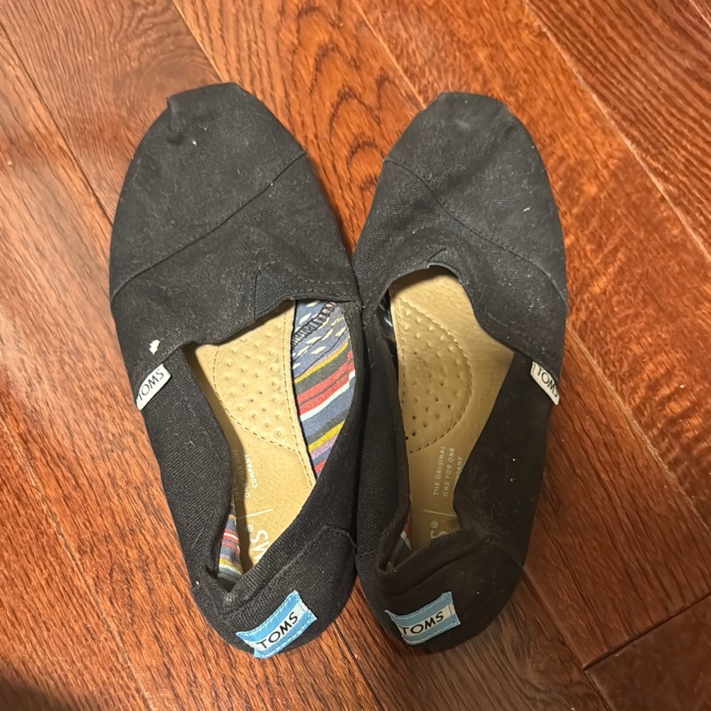 Toms Black Moccasin Slip-Ons with Minimalist Design - Picture 1 of 3